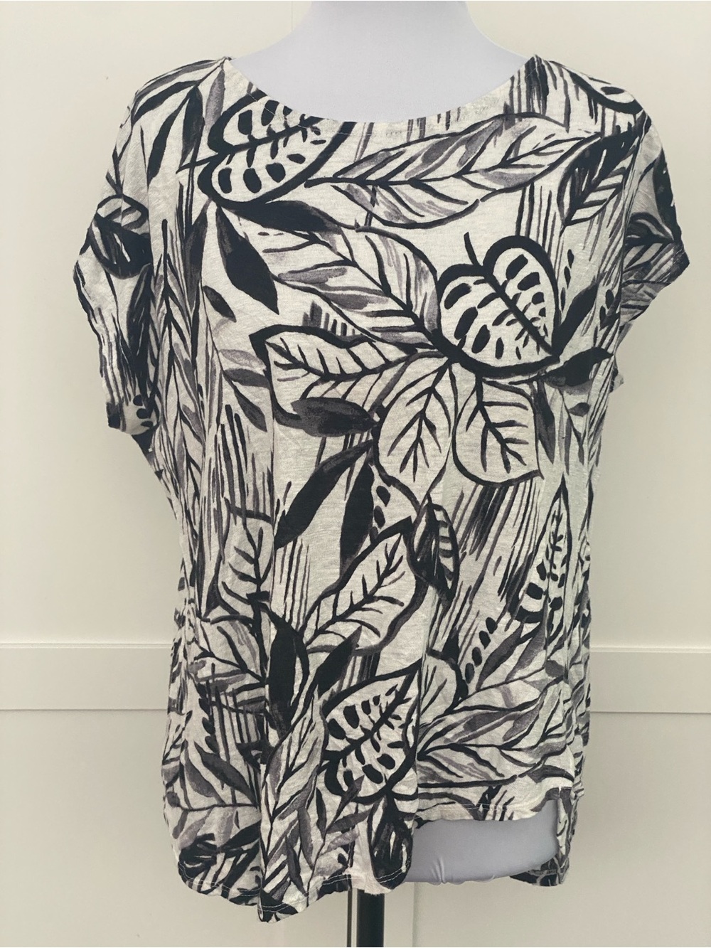 Tahari Luxe Linen Tropical Leaf Black Ivory Short Cap Sleeve Breathable Shirt XL